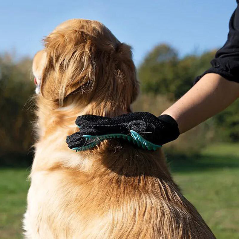 عکس دستکش ماساژ برند تریکسی Trixie Fur Care Glove